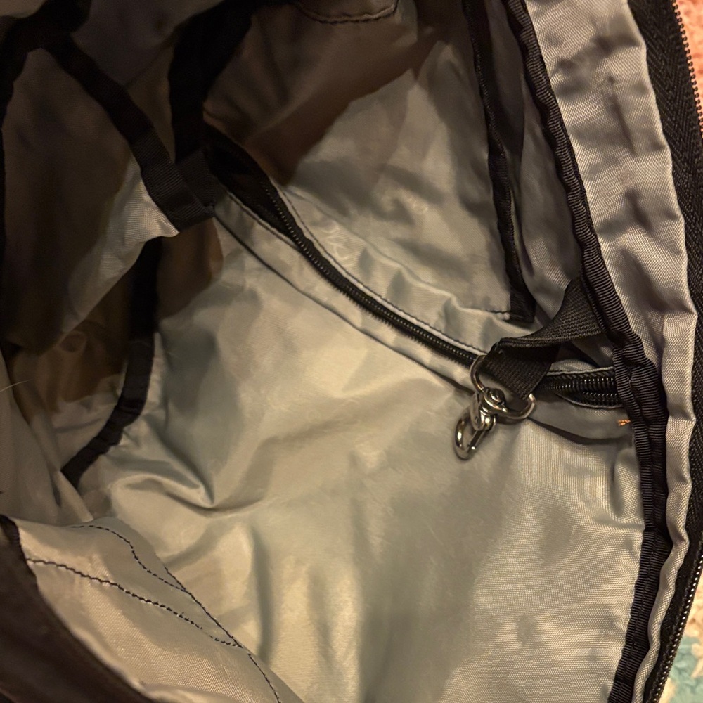 Sleek Black Shoulder Bag - Picture 7 of 9
